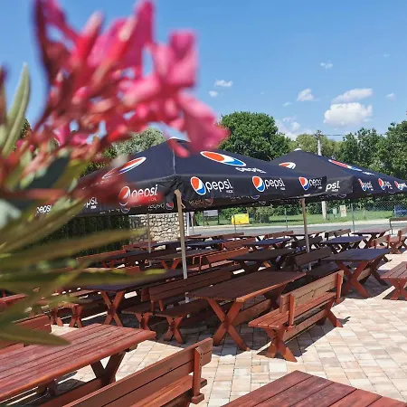 Szerencsemak Panzio Kehidakustány