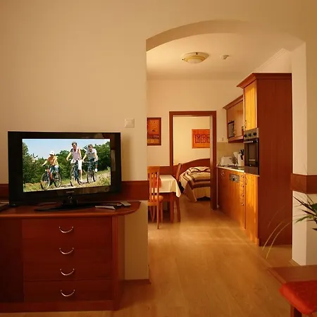 Apartment Szerencsemak Panzio Kehidakustany