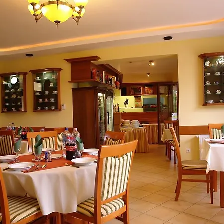 Szerencsemak Panzio Kehidakustány