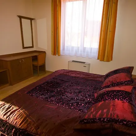 Szerencsemak Panzio * Kehidakustany