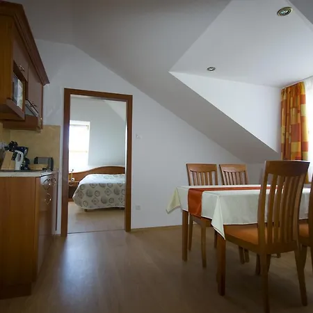 Szerencsemak Panzio Kehidakustány