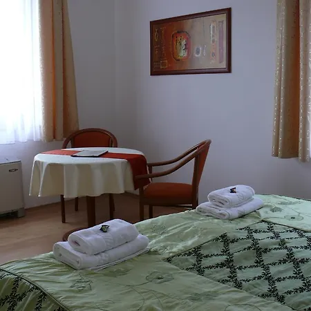 Szerencsemak Panzio Apartment Kehidakustány