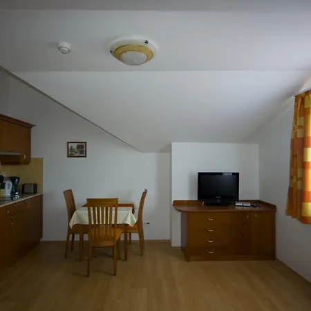 Apartment Szerencsemak Panzio Kehidakustany