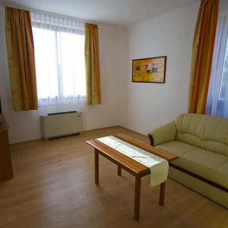 Apartment Szerencsemak Panzio