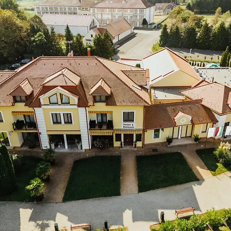 Szerencsemak Panzio Apartment Kehidakustany